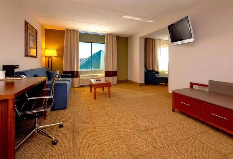 キングサイズベッドのスイートルーム, Comfort Inn Near Quantico Main Gate North
