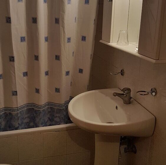 חדר סטנדרט, Orfeas