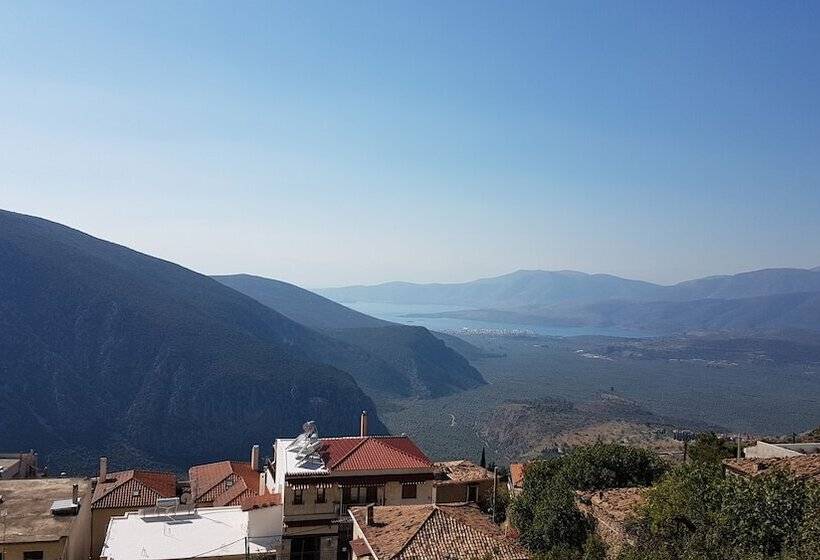 חדר משפחתי, Orfeas