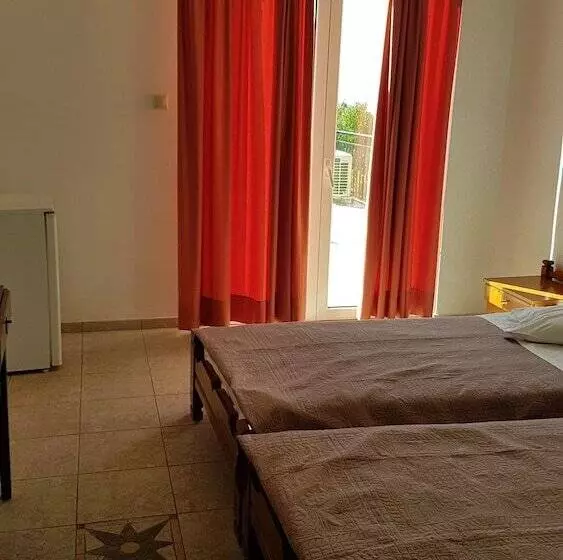 Chambre Triple Standard, Orfeas