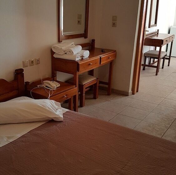 חדר משפחתי, Orfeas