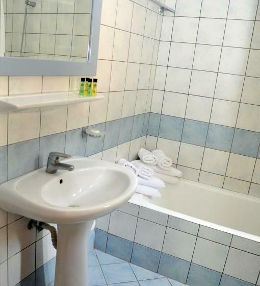 庭の見えるスタンダードトリプルルーム, Koni Village