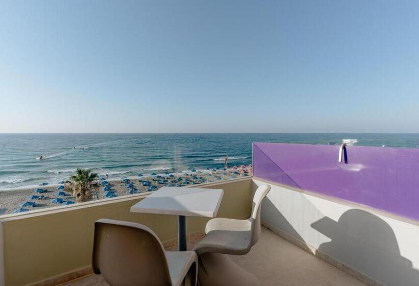 غرفة سوبيريور مطلّة علي البحر, Palm Beach Hotel Apartments