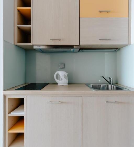 غرفة سوبيريور ثلاثية مطلّة علي البحر, Palm Beach Hotel Apartments