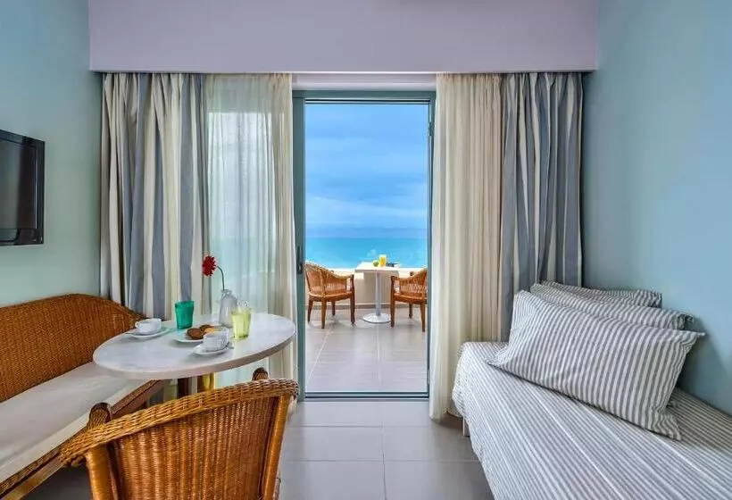 オーシャンビューのスーペリアトリプルルーム, Palm Beach Hotel Apartments
