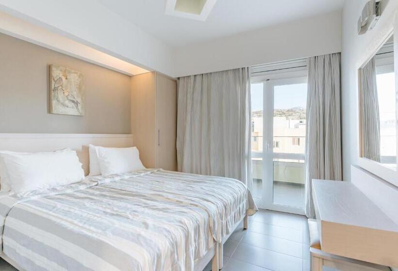 غرفة سوبيريور ثلاثية مطلّة علي البحر, Palm Beach Hotel Apartments