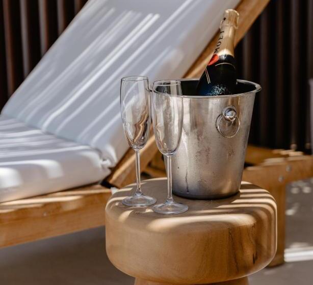 جناح مزود بتراس, Palm Beach Hotel Apartments