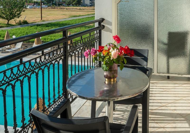 استودیوی استاندارد, Athina Apartments