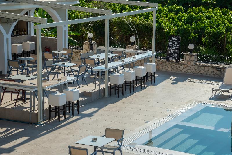 استودیوی استاندارد, Athina Apartments