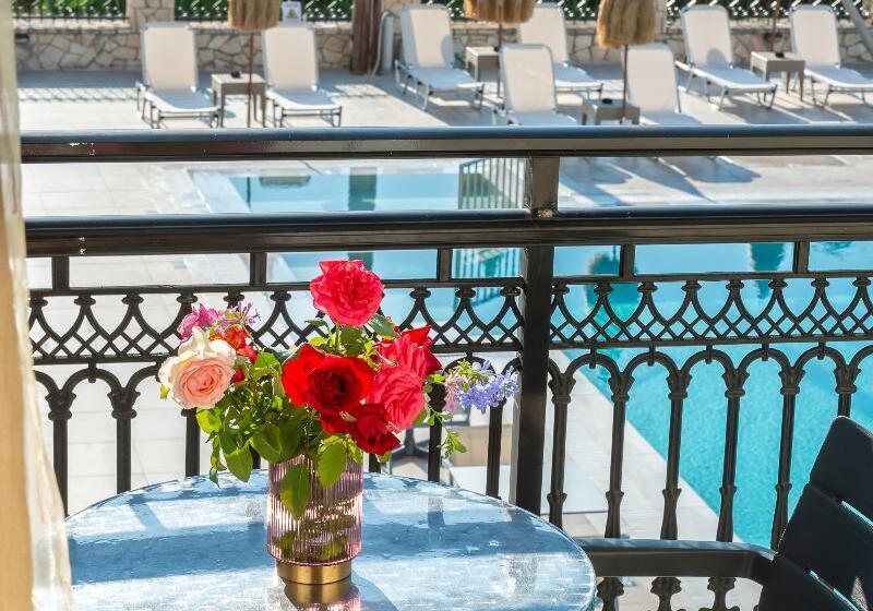 استودیوی استاندارد, Athina Apartments