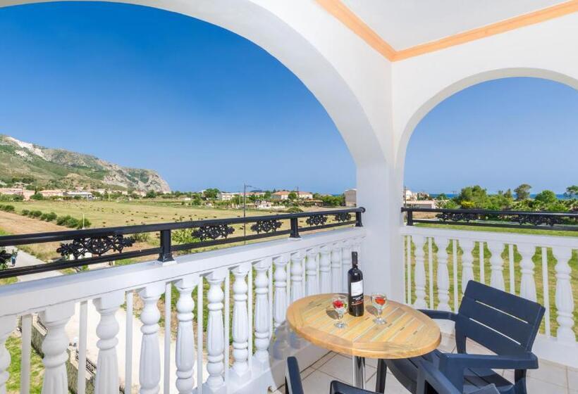 استودیوی استاندارد, Athina Apartments