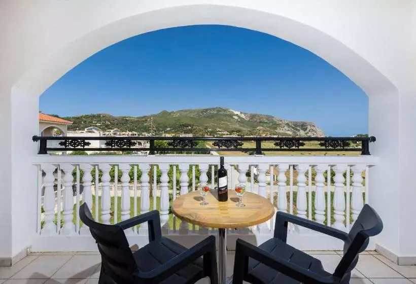 استودیوی استاندارد, Athina Apartments