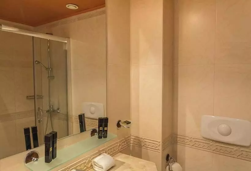 Economy Room