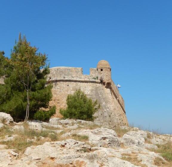 侧面带海景的标准工作室, Aloe Apartments