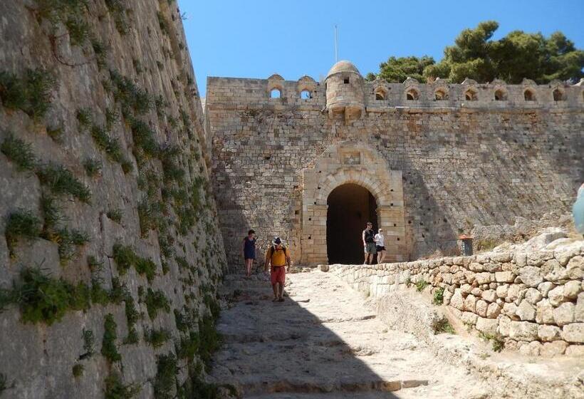 侧面带海景的标准工作室, Aloe Apartments