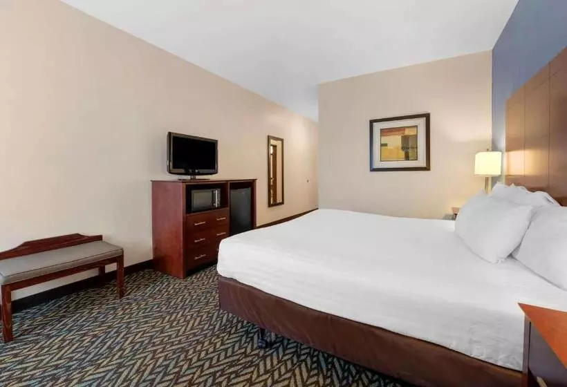 身障者適用キングサイズベッドルーム, Best Western Plus Covered Bridge Inn