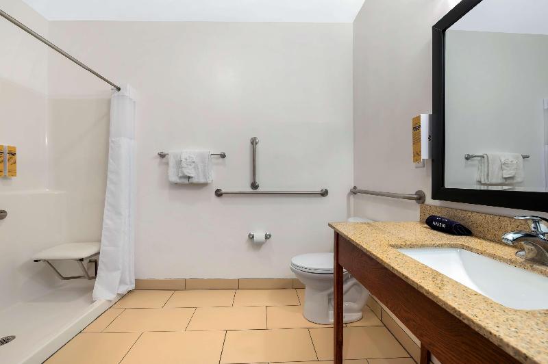 غرفة قياسية لذوى الاحتياجات الخاصة, Best Western Plus Covered Bridge Inn