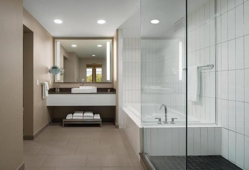 جناح جونيور, Epicurean Hotel, Autograph Collection