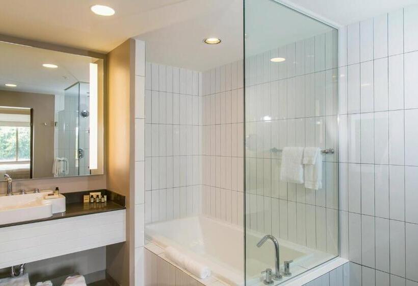 جناح جونيور, Epicurean Hotel, Autograph Collection