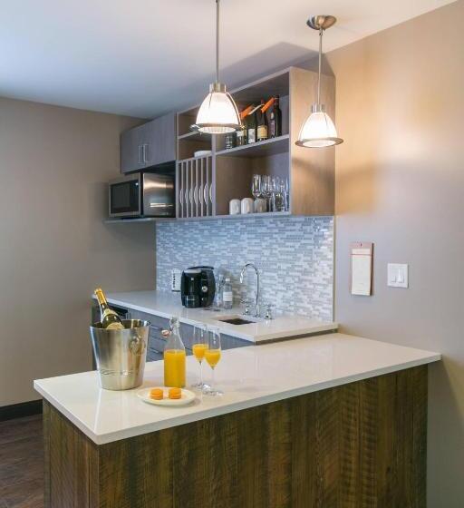 جناح جونيور, Epicurean Hotel, Autograph Collection