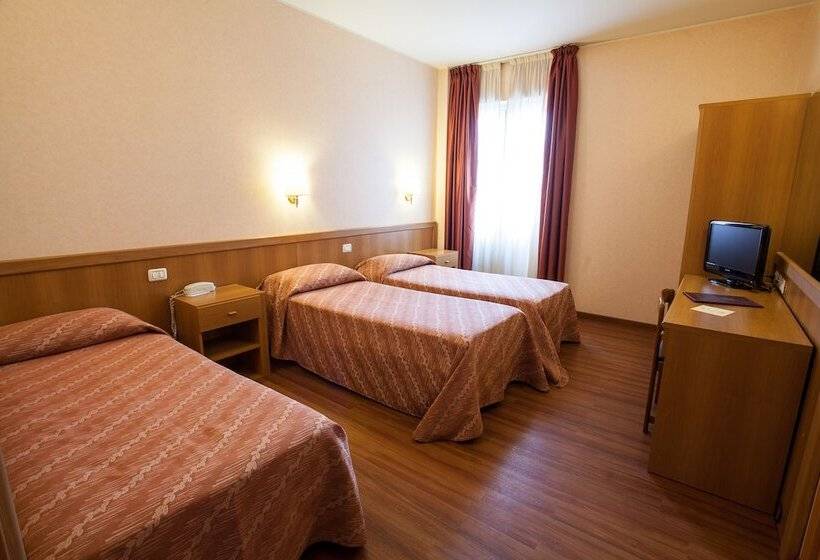 标准三人间, Esperia