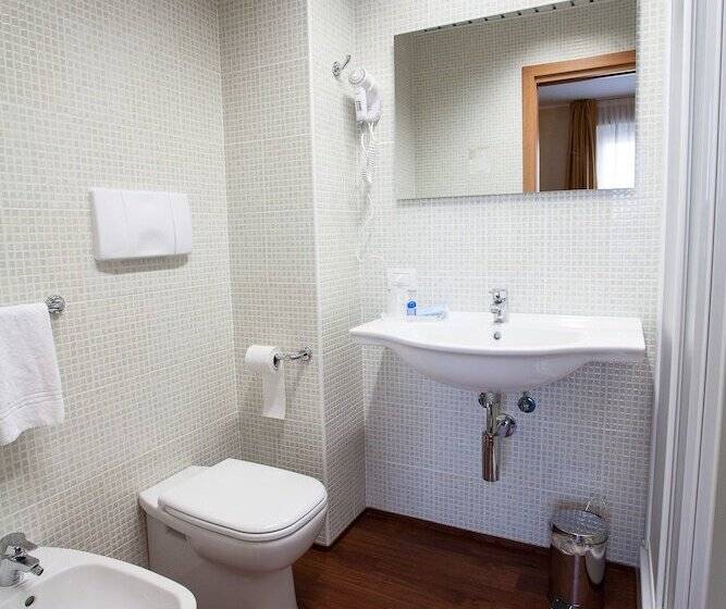 标准单人间, Esperia