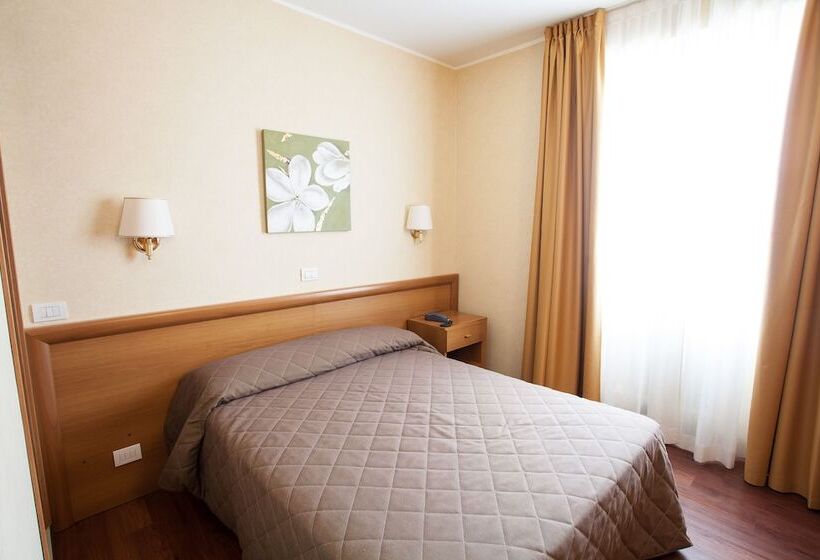 标准单人间, Esperia