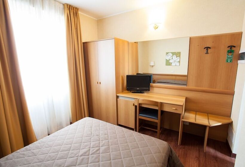 标准单人间, Esperia