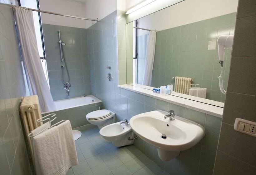 四人标准间, Esperia