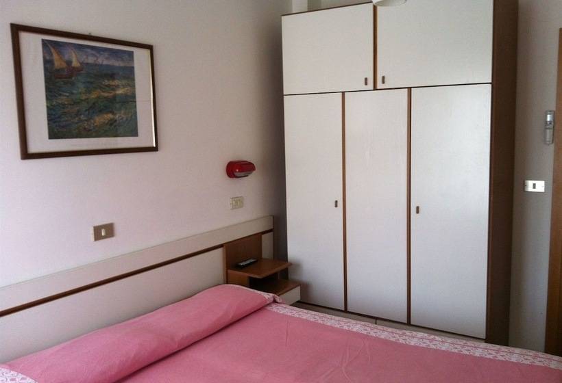 חדר סטנדרט לשלושה עם מרפסת, Graziana