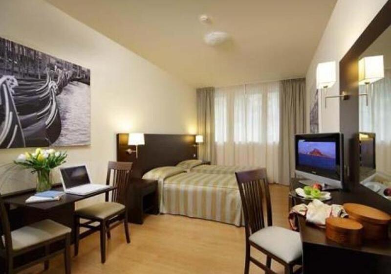 适合残疾人士使用的带超级大床的标准间, Hampton Inn & Suites Lansing West