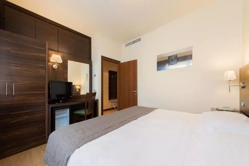 身障者適用キングサイズベッドルーム, Hampton Inn & Suites Lansing West
