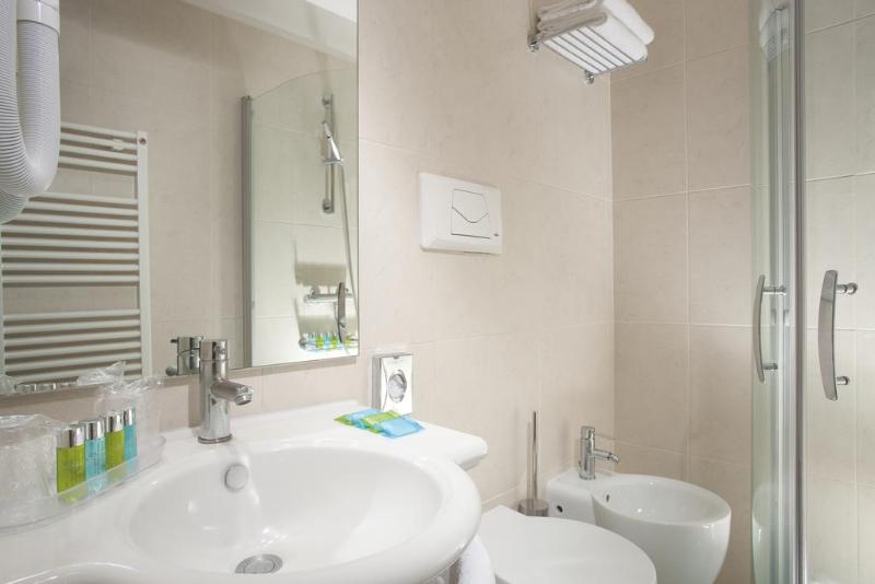 غرفة قياسية سرير كينج لذوى الإحتياجات الخاصة, Hampton Inn & Suites Lansing West