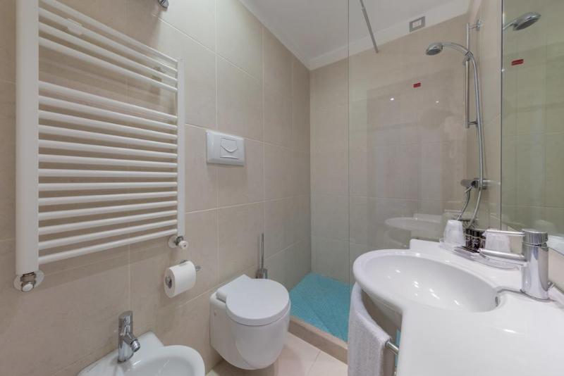 غرفة قياسية سرير كينج لذوى الإحتياجات الخاصة, Hampton Inn & Suites Lansing West