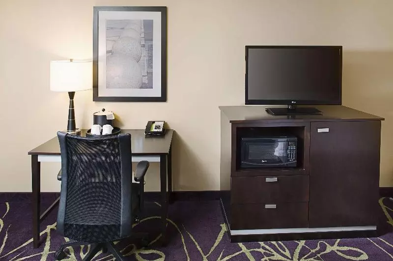 Standard-huone King-vuode, Hampton Inn & Suites Lansing West