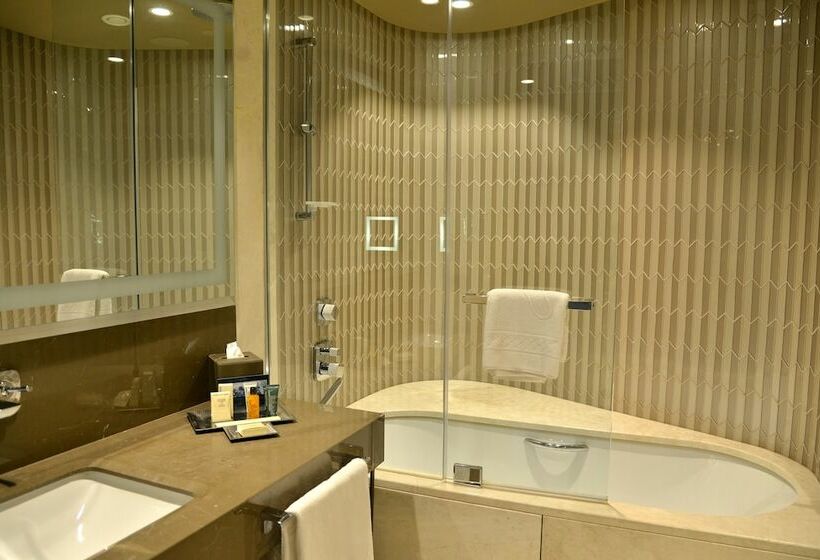 Standard Room, Hilton Istanbul Kozyatagi