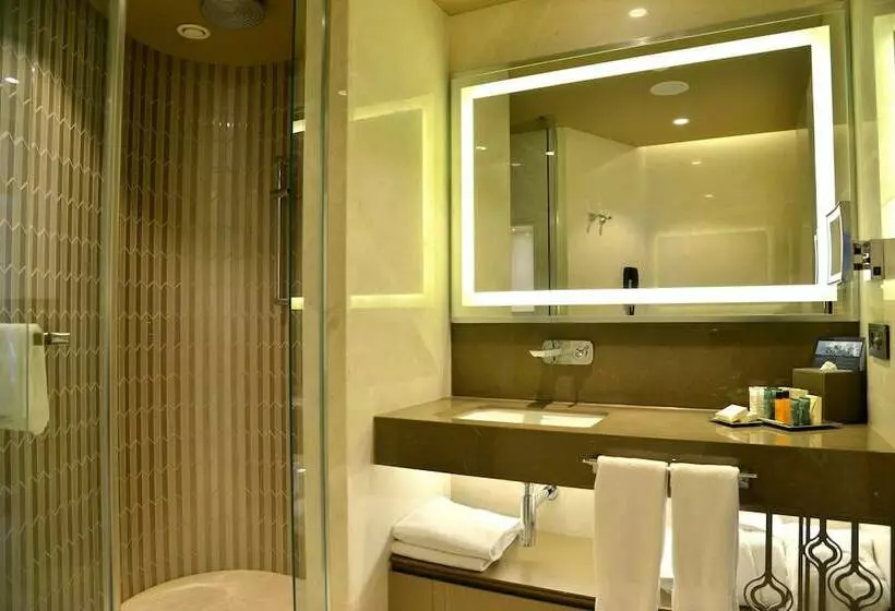 Executive Room, Hilton Istanbul Kozyatagi
