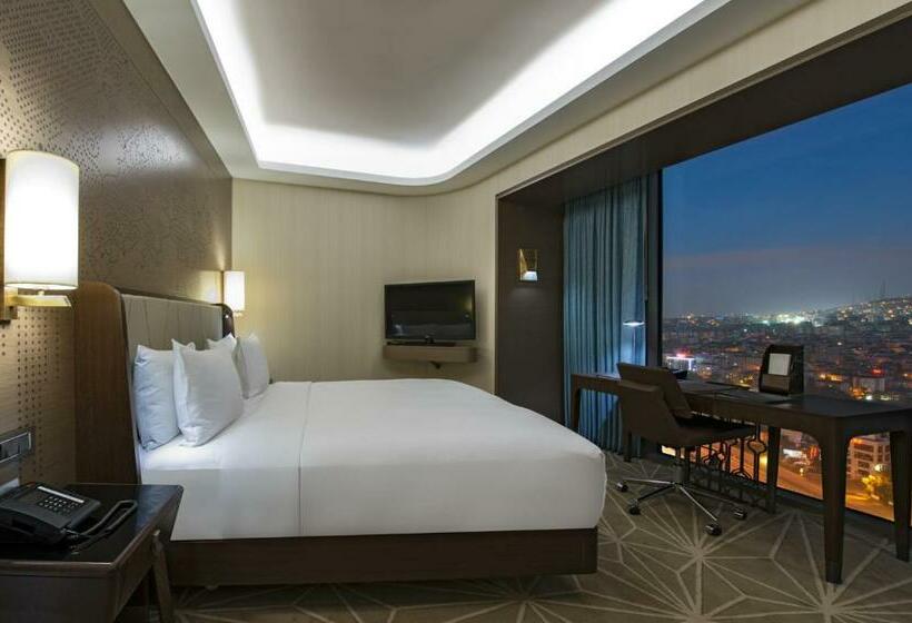 Standard Room King Size Bed, Hilton Istanbul Kozyatagi