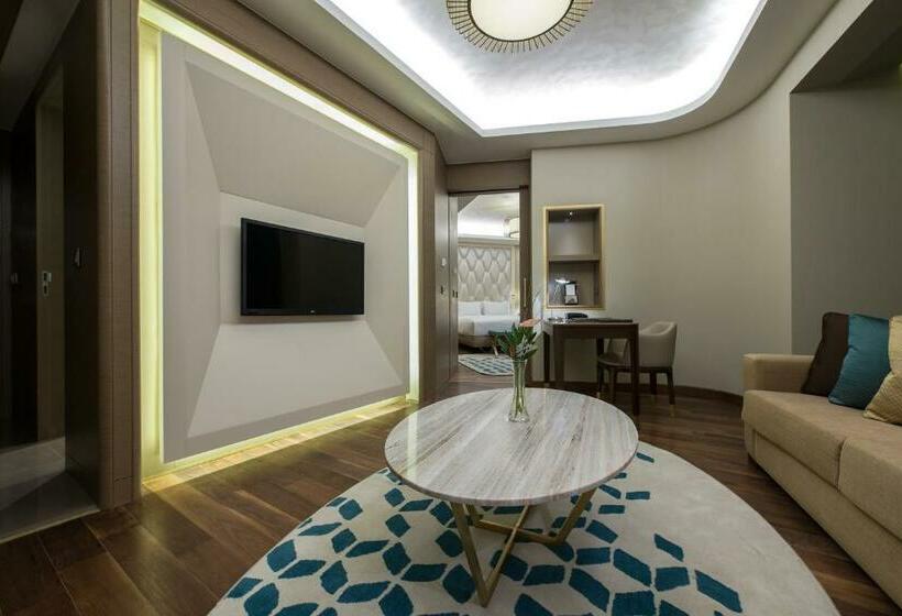 Executive Suite King Bed, Hilton Istanbul Kozyatagi