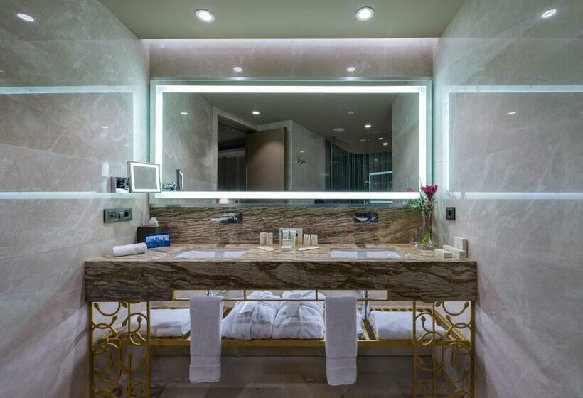 Executive Suite King Bed, Hilton Istanbul Kozyatagi