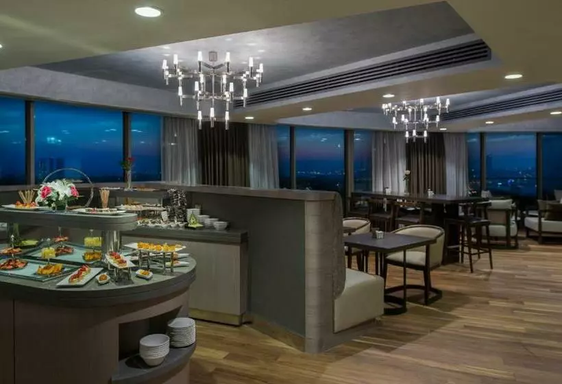 Executive Suite King Bed, Hilton Istanbul Kozyatagi