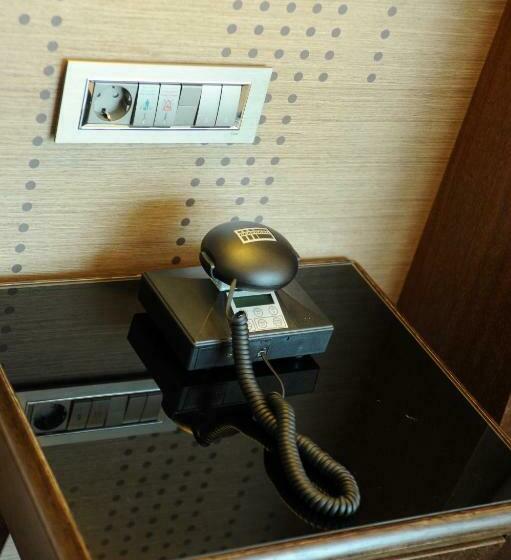 Standard Room King Bed Adapted for people with reduced mobility, Hilton Istanbul Kozyatagi