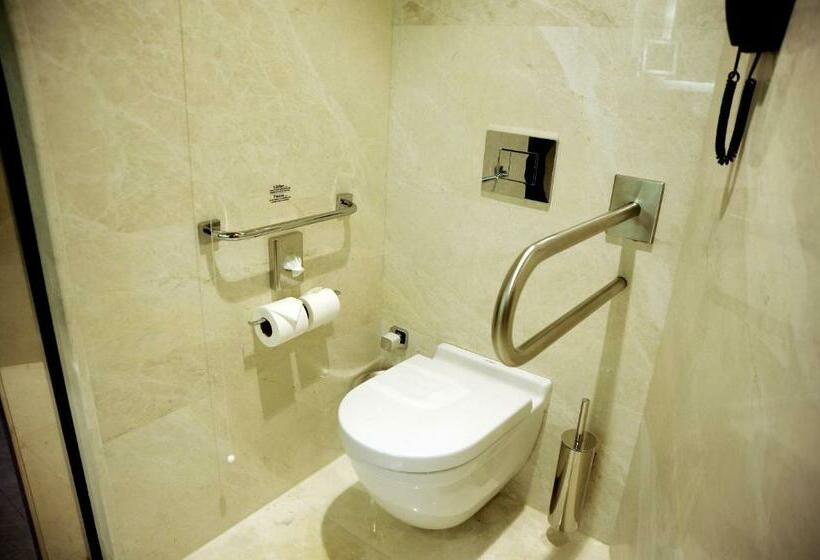 适合残疾人士使用的带超级大床的标准间, Hilton Istanbul Kozyatagi