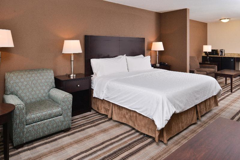 Люкс Адаптированный для Инвалидов, Holiday Inn Express & Suites Emporia Northwest, An Ihg