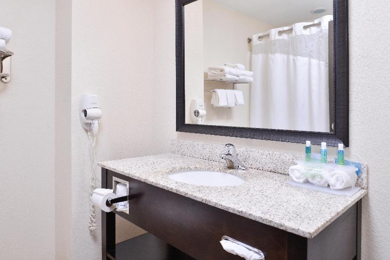 Стандартный Номер Кровать Кинг, Holiday Inn Express & Suites Emporia Northwest, An Ihg