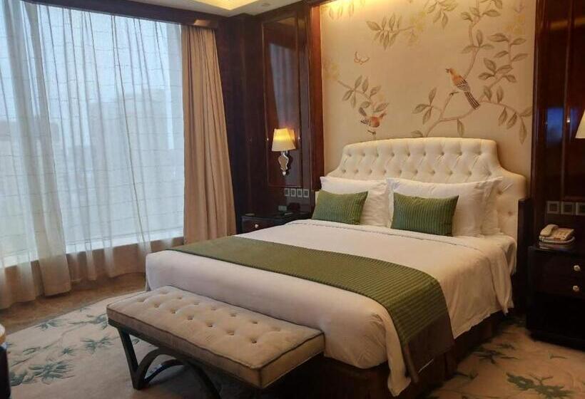 סוויטה אקזקיוטיב, Ramada Plaza Qiandeng Kunshan