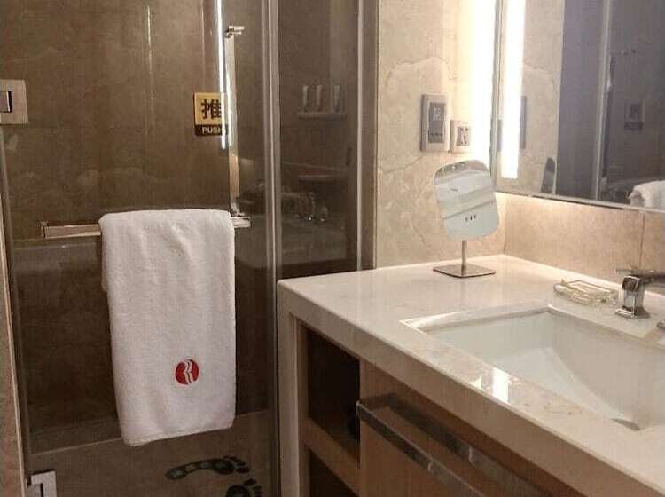 Номер бизнес-класса, Ramada Plaza Qiandeng Kunshan