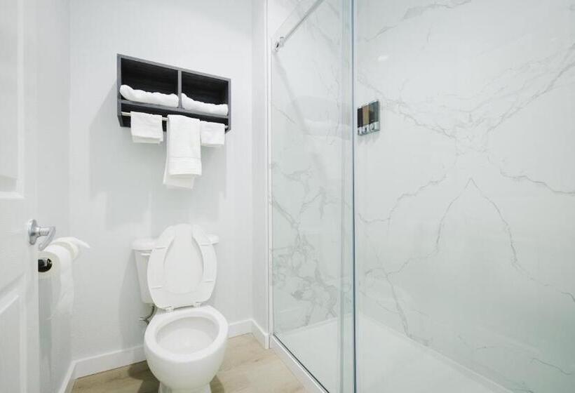 Номер Стандарт с Кухней, Sapphire Inn And Suites