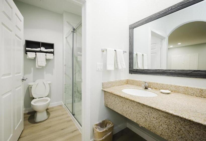 Номер Стандарт с Кухней, Sapphire Inn And Suites
