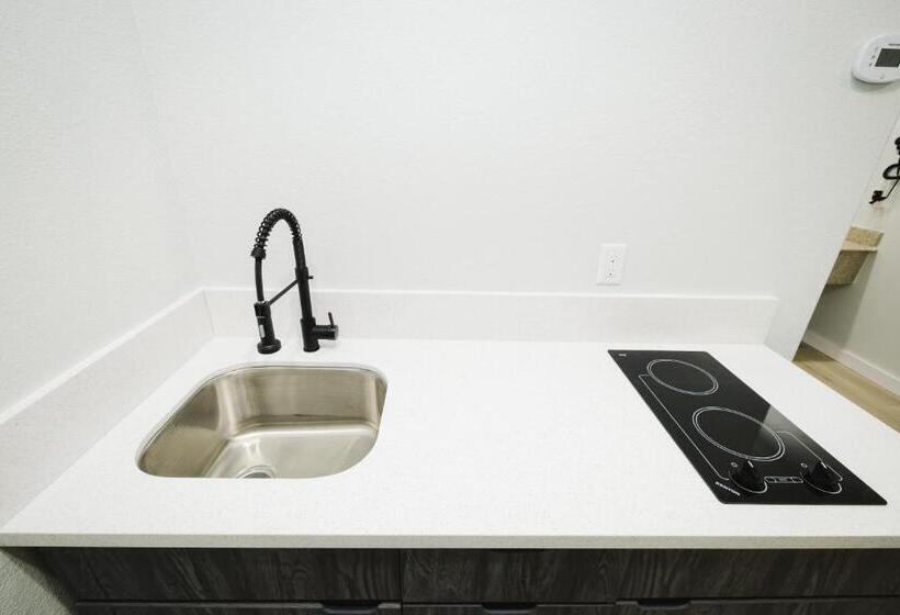 キッチン付きスタンダードルーム, Sapphire Inn And Suites